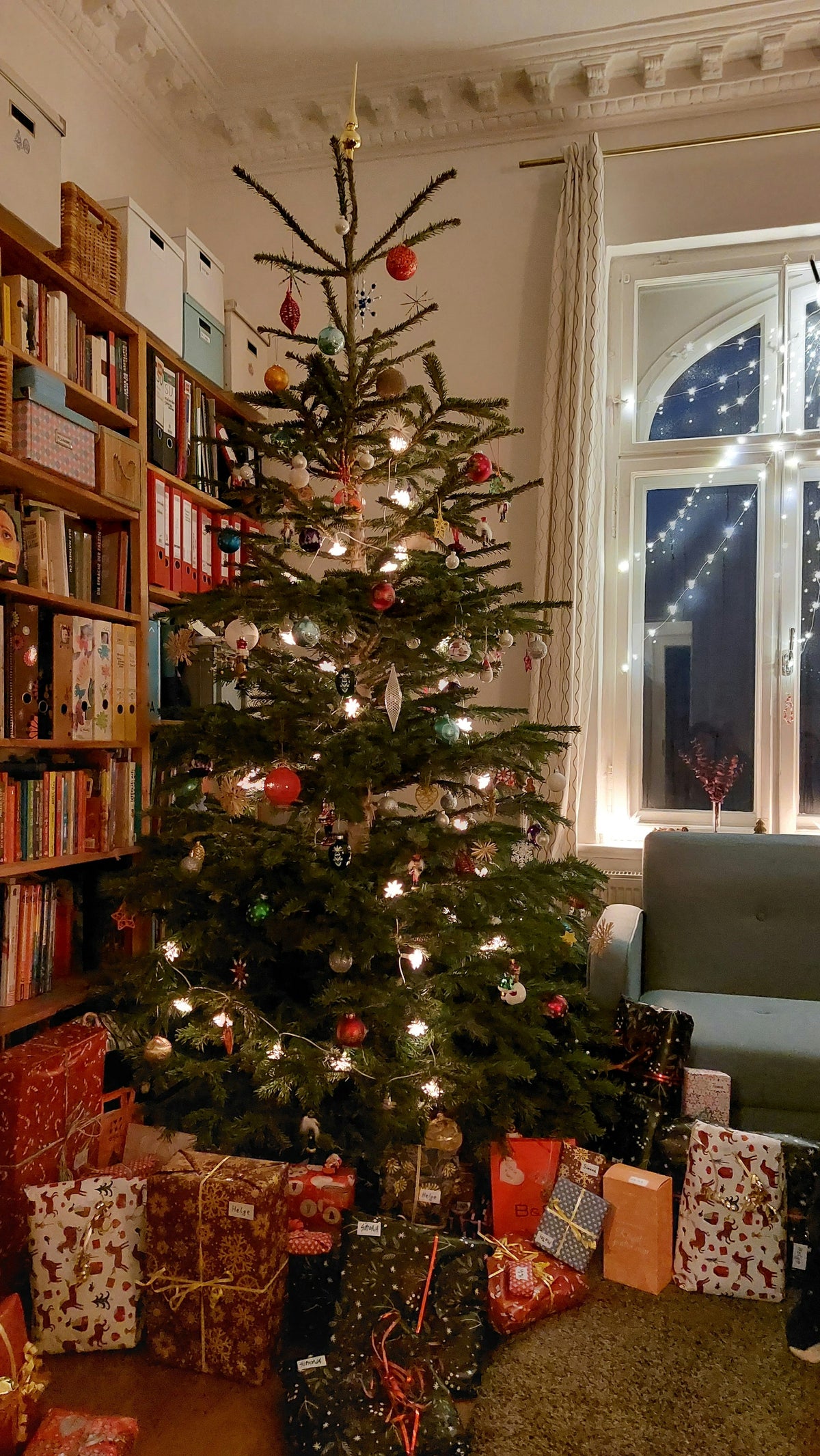 Decorated Christmas tree with presents underneath
